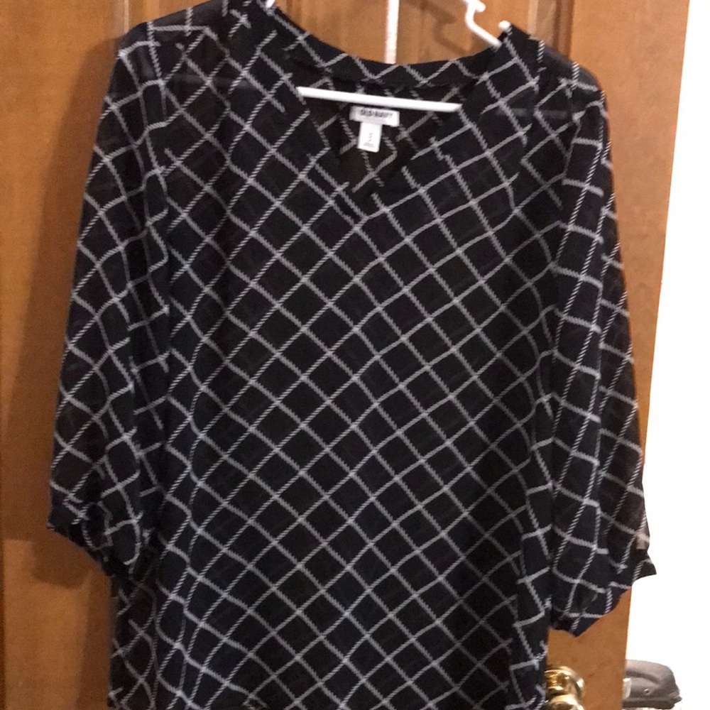 Medium Old Navy black blouse with white pattern.